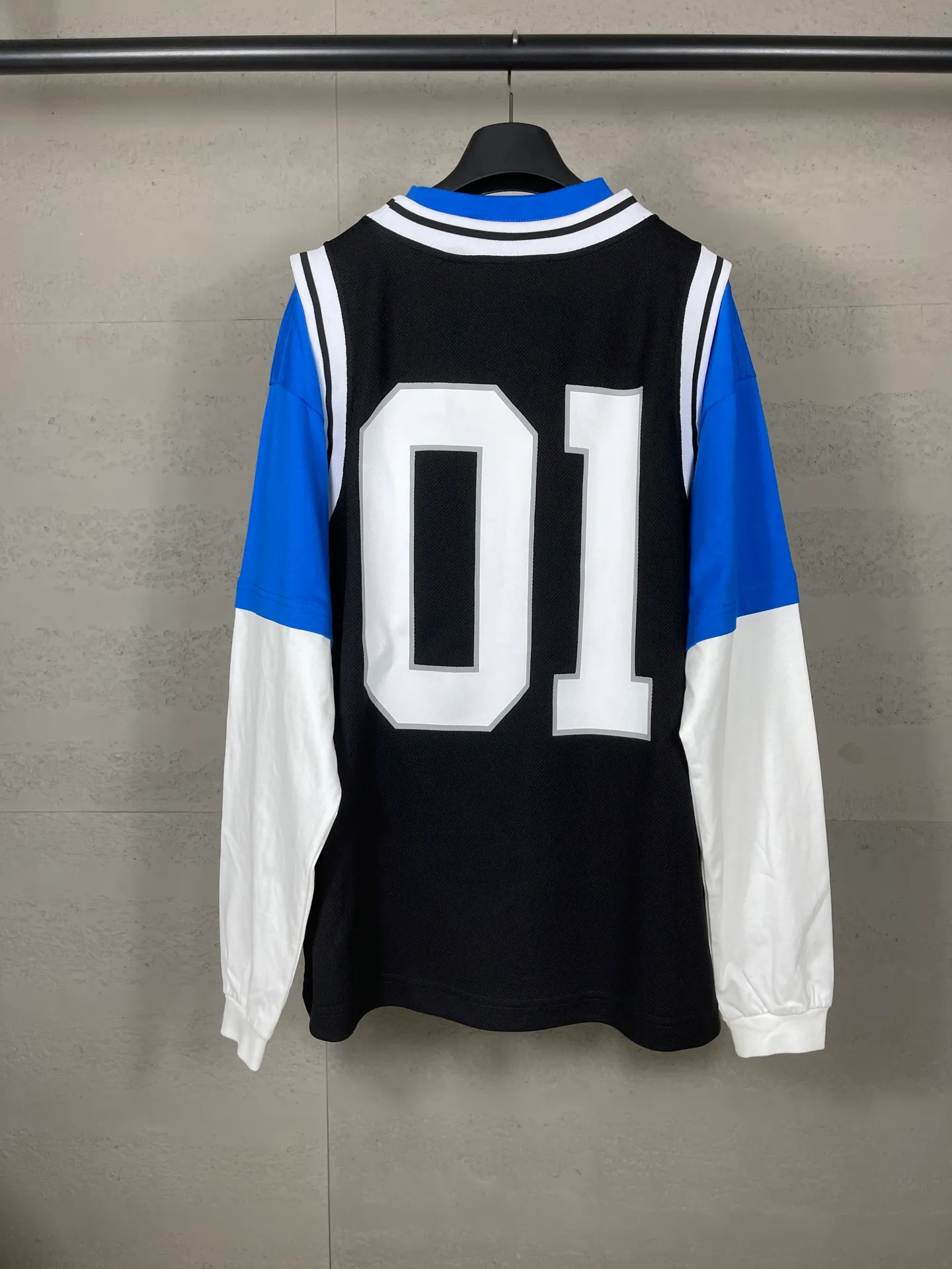 【 . Quality】BALENCI*GA/ .SS 25 New Arrival 3 T 。 。 ， 。 。 . Authentic ， ZP 。 260 ， . ， ， 。 。 ， 。 OS . Same Style ：BL 255089 ： ，Red Size：XS S M L